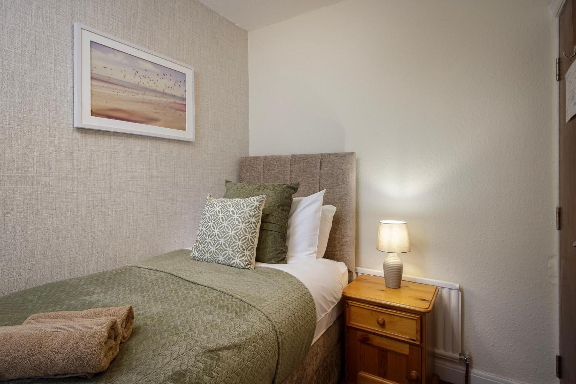 Arnside - Spacious 10-Bedroom Seaside Cottage Blackpool Esterno foto