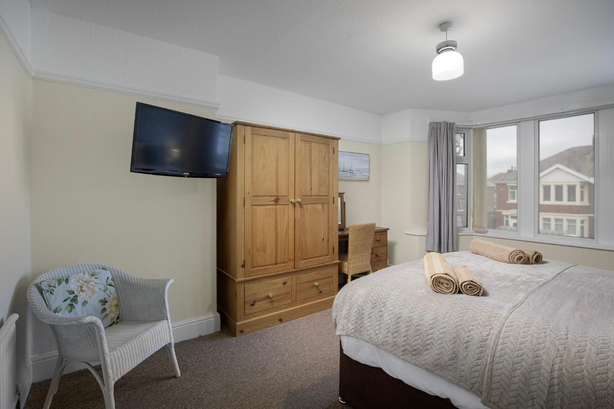 Arnside - Spacious 10-Bedroom Seaside Cottage Blackpool Esterno foto