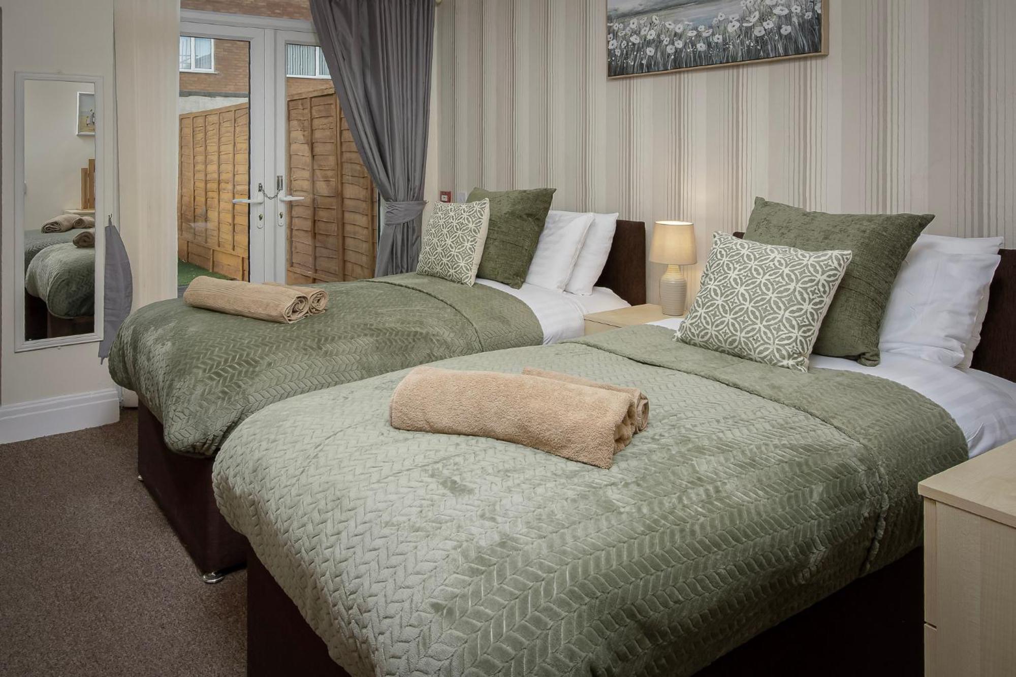 Arnside - Spacious 10-Bedroom Seaside Cottage Blackpool Esterno foto