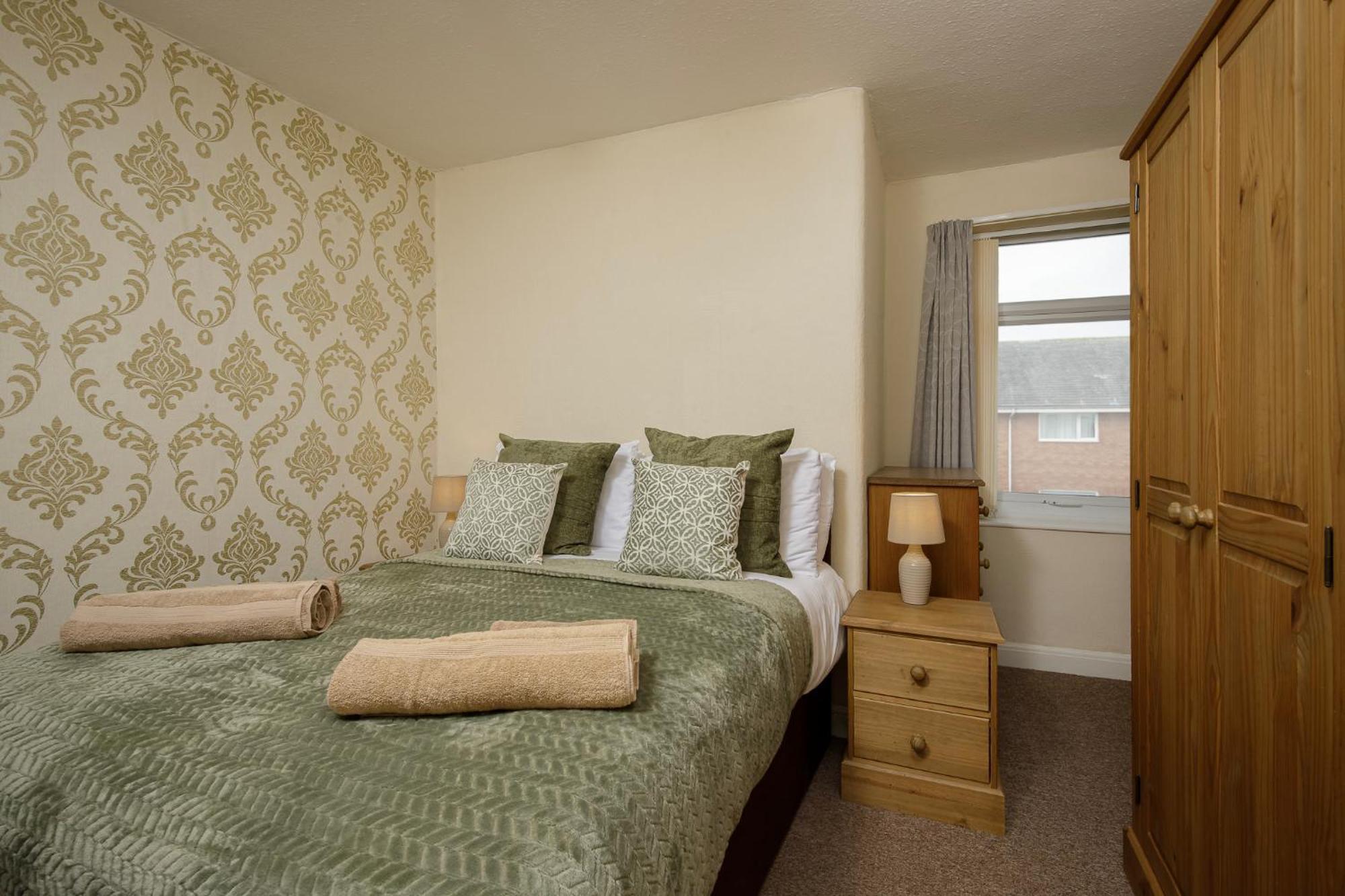 Arnside - Spacious 10-Bedroom Seaside Cottage Blackpool Esterno foto