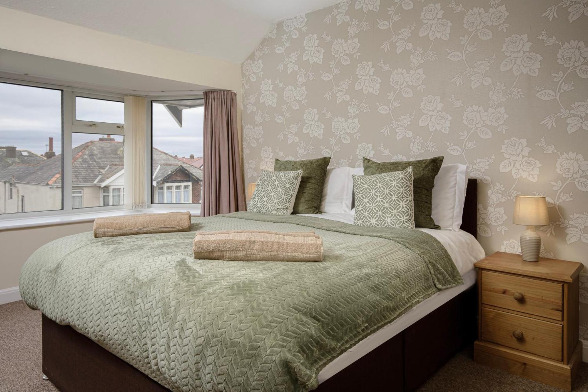 Arnside - Spacious 10-Bedroom Seaside Cottage Blackpool Esterno foto